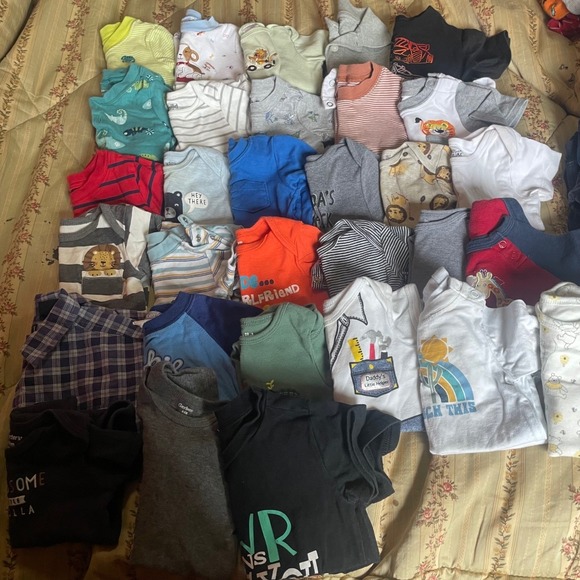 Huge Baby Boy Clothes Lot Nike Carters Gerber 128 Pc Tops Pants Pajamas 6 9 12 M - Picture 4 of 14